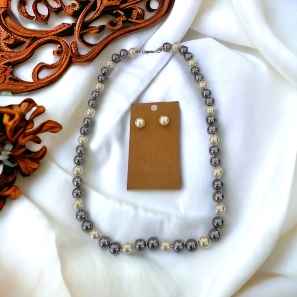 Jewelry - Vintage String of Gray & White Faux Pearls 24"with Earrings